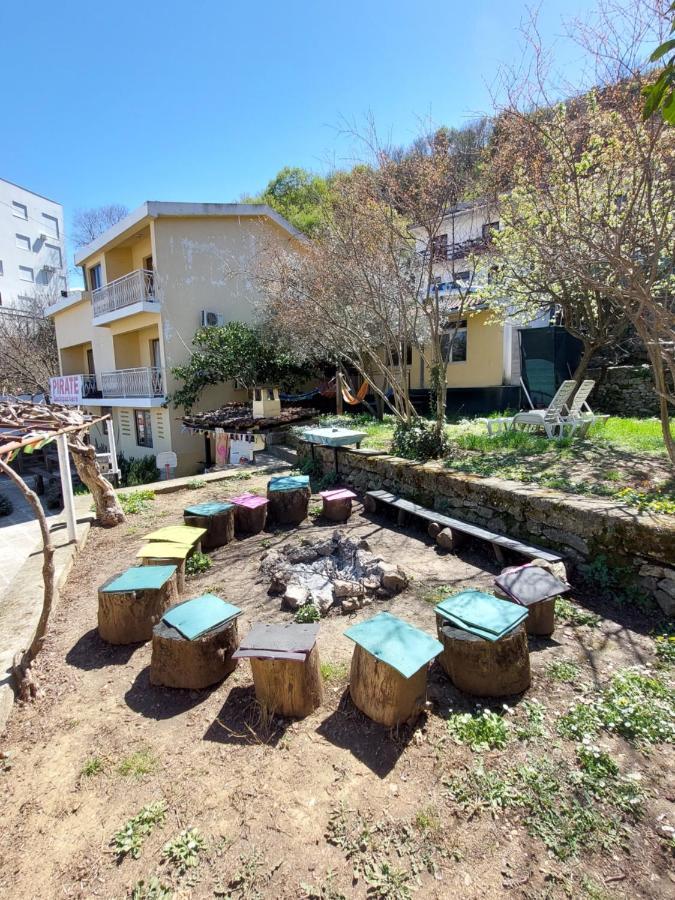 Pirate Backpackers Ulcinj Exterior photo